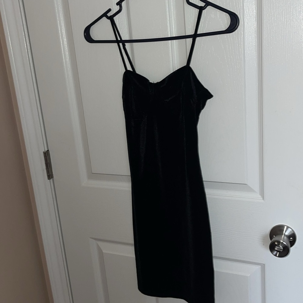 Black Velvet Dress - Picture 4 of 6